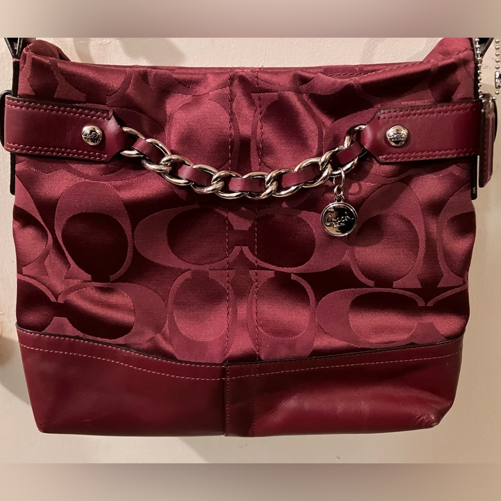 Coach F18862 Burgundy Signature Sateen Belted Chain Hobo Crossbody Bag 🌺